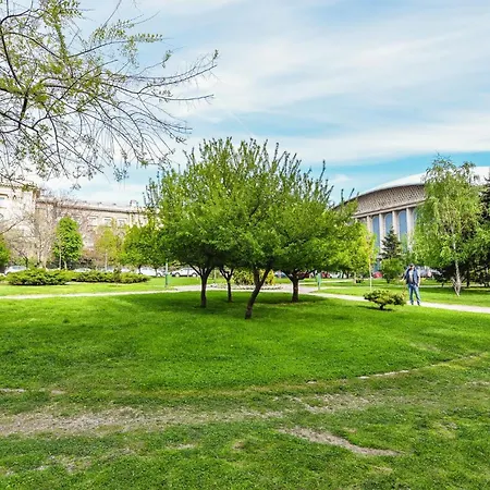 Grand - Cismigiu Park Бухарест