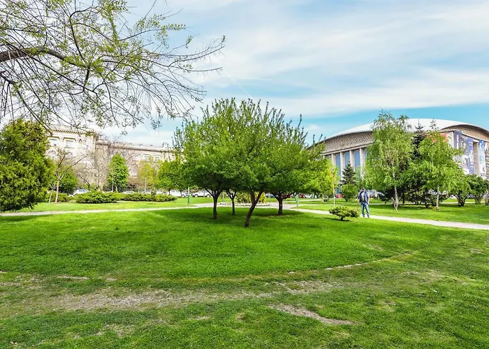 Grand - Cismigiu Park Бухарест